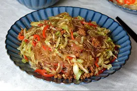 「肉末白菜粉丝」5分钟出锅，劲道入味，一周一次吃不腻图片