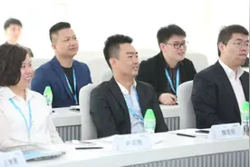 面试官：我例假来了，能帮我倒杯热水吗？小伙高情商回答当场录用图片
