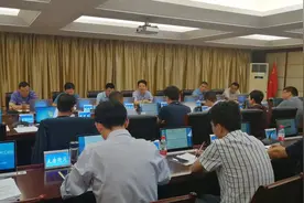 徐良平强调：聚焦聚力抓项目 全力以赴稳增长图片