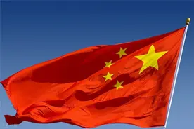 开国大典上的旗杆，竟是用4根自来水管焊接而成的图片