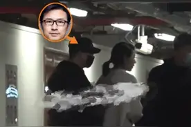 汪峰带丈母娘聚餐，章子怡妈妈穿粉衣拎包真富态，大女儿侧颜惊艳图片