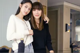 任达华15岁女儿与超模妈妈合体，逆天长腿抢镜图片