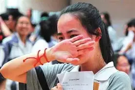 高考不理想很郁闷，又迎来一个坏消息，高三学生：都被我赶上了图片