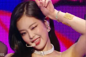 JENNIE珍妮《SOLO》最新打歌舞台，吐舌头卖萌引粉丝疯狂视频封面