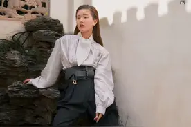 赵露思复古画报，轻揽一缕清风，微笑追风逐月图片
