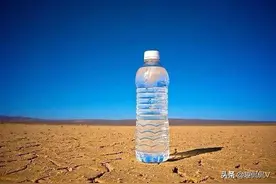 面试官：假如被困沙漠，你有100瓶水有1瓶有毒怎么办？来看神回复图片