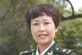 前线，一位女军医的英勇抗“疫”图片