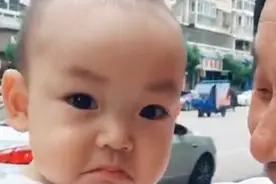妈妈“消失”一周为断奶，回家后宝宝看到妈妈时的表情好委屈图片