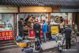 一道菜带火一条街！徐州剪子股藏着25年老店，一年炒20万斤螺蛳图片