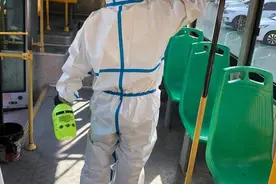 乌鲁木齐公交全方位消杀确保车辆卫生安全图片