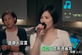久违现身的王菲直播间K歌被安排迷弟表白，粉丝喊话要看演唱会图片