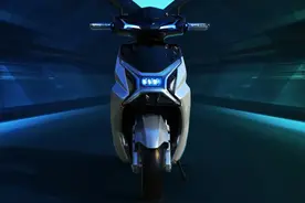 2款动力足的电摩，搭载1200W电机，续航百公里图片