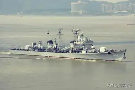 近年来海军造舰提速：加速了老旧舰艇退役，腾出舷号让位新舰图片