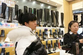 东北大龙：农村媳妇逛鞋城，一次就挑选了3双鞋，这都是要给谁？视频封面