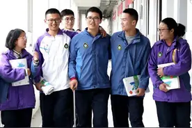 截肢男孩高考684分刷屏，感动的一幕发生了：人生苦难，皆有偿还图片