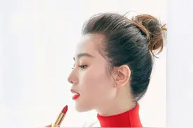 包包里常放几样东西的，一般都是讲究的女人，你有几样？图片
