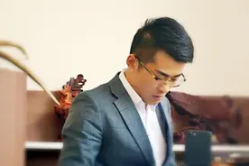 辛巴 辛有志 和方丈上映了一部电影《绑匪四个半》志丈组合演电影图片