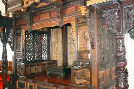 清朝皇宫3吨重“龙床”现身，专家让上交，收藏者：我要5个亿图片