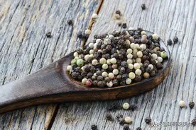 黑白胡椒一字之分，性质和用法却大不同，弄不懂菜味效果差很多图片