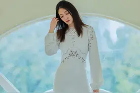 李小冉的故事：与梅婷前夫同居六年没结果，情史丰富，39岁嫁好友图片