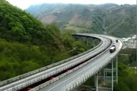 沿着高速看中国丨每延伸一公里平均海拔就上升7.5米“天梯高速公路”是这样建成的图片
