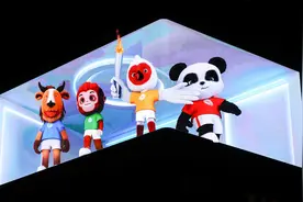 西安最大裸眼3D大屏亮相：十四运“国宝”吉祥物吸引眼球图片
