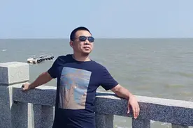 王兴华丨色彩与材料的恣意表达图片