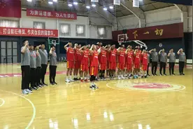 中国男篮集训开营，胡明轩当选队长宣誓，易建联发言让球员拼命图片