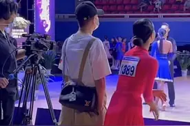 长残了？文章陪女儿参加比赛，12岁爱马长大后离关晓彤越来越远图片