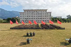 歌声掌声呼号声，声声入耳——武警第二机动总队某支队新兵大队开展行进间歌声、呼号声评比竞赛活动图片