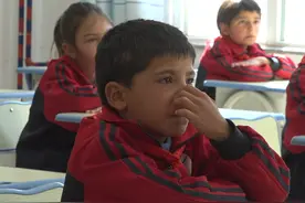 高原小学“开学第一课”开讲 拉齐尼小学讲拉齐尼图片
