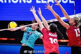 泰国女排3-0完胜加拿大女排，泰队长还和中国队长朱婷合照了图片