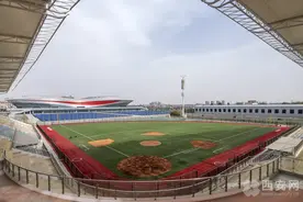 开赛在即 记者带你了解垒球比赛图片