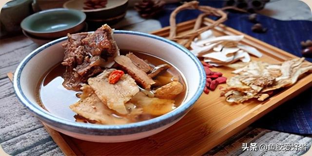瘦肉红枣枸杞茯苓花胶汤功效 2026年阿胶和茯苓大枣猪肉汤的功效