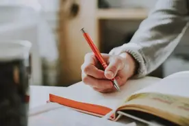 人在单位，要学会“放松”图片