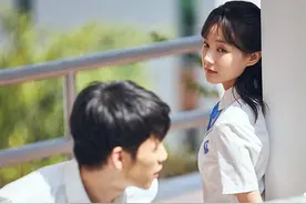 青涩的记忆中只有你电影《我在时间尽头等你》图片