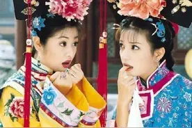 同是四五十岁，赵薇和林心如仍年轻，她穿成18岁，脸却像50岁图片