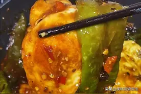 黄磊老师在节目中做的尖椒虎皮荷包蛋真的好吃吗？自己做试试看啦图片