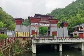 河南这个景区不用爬山，一路溪水相伴，夏季清凉宜人图片