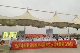 “健康地摊”传知识，群众翘起大拇指图片