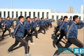 石家庄铁路职业技术学院举行2020级新生军训汇报总结大会图片
