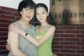 整容数十次的陈小纭脸崩了！《浪姐2》舞台被嘲：比网红还网红图片