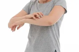 挠破皮也解决不了的老年人皮肤瘙痒，这几个方面您注意了吗？图片