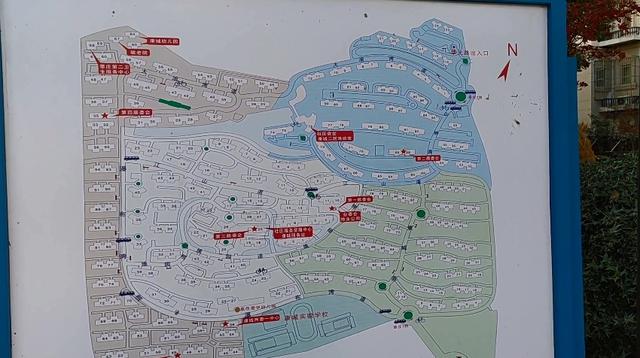 上海不一样的“城”，共有288栋楼，13000户家庭，常住60000多人