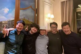士兵突击主演罕见合体！王宝强站C位张国强镶边，演员近况大不同图片