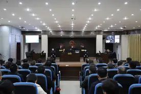 依法履职 桐梓县县长龙斌出庭应诉图片