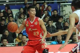 为离开八一遭封杀两年，前国青锋线五年后重返CBA，投奔郭士强图片