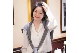 夏天请这样打扮：薄衬衫+空气裤，高级时髦，四五十岁女人穿好美图片