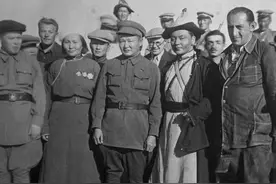 蒙古总理根登怒骂斯大林，还当众打他一耳光，他最终的下场如何？图片