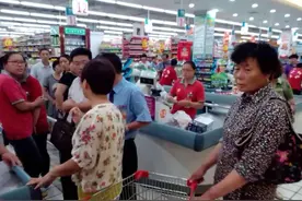 花27元吃海底捞，宝妈带孩子吃光调料中牛肉粒：揭开人性遮羞布图片